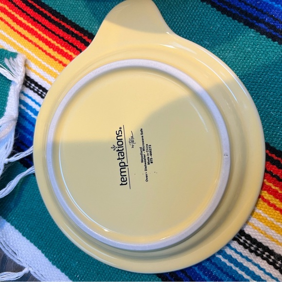 Temp-Tations Sunny Yellow Bowls with Lids - Picture 2 of 4